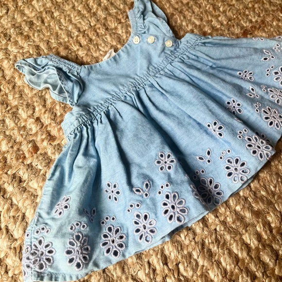 ❄️ baby gap eyelet dress - Picture 9 of 9